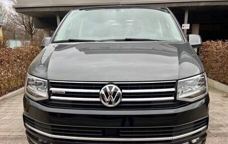 Volkswagen Multivan T6 рестайлинг, 2023 год, 6 270 000 рублей, 2 фотография