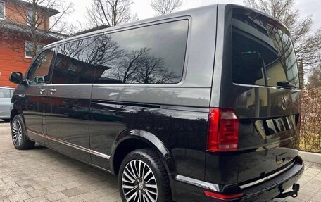 Volkswagen Multivan T6 рестайлинг, 2023 год, 6 270 000 рублей, 7 фотография