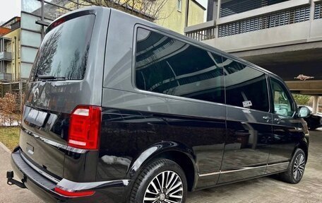 Volkswagen Multivan T6 рестайлинг, 2023 год, 6 270 000 рублей, 10 фотография