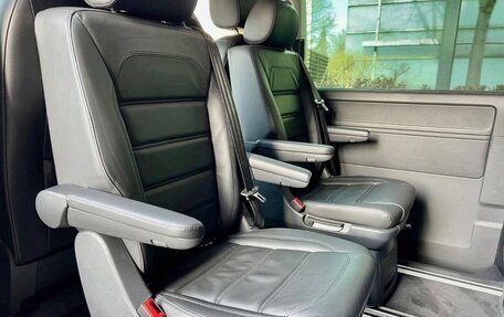 Volkswagen Multivan T6 рестайлинг, 2023 год, 6 270 000 рублей, 23 фотография