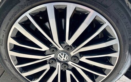 Volkswagen Multivan T6 рестайлинг, 2023 год, 6 270 000 рублей, 12 фотография