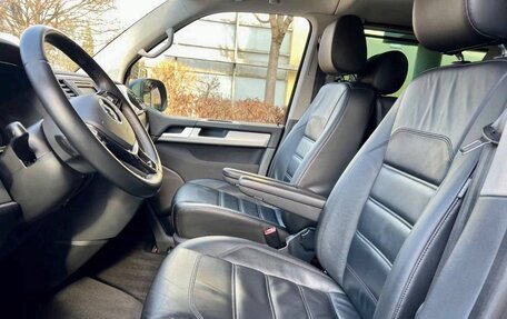 Volkswagen Multivan T6 рестайлинг, 2023 год, 6 270 000 рублей, 15 фотография