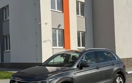 Volkswagen Tiguan II, 2021 год, 2 850 000 рублей, 3 фотография