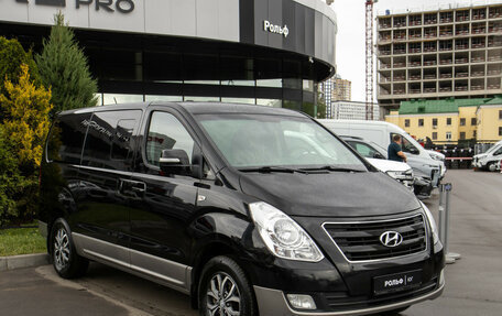 Hyundai Grand Starex Grand Starex I рестайлинг 2, 2017 год, 2 488 000 рублей, 2 фотография