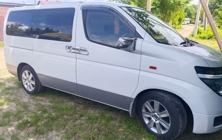Nissan Elgrand III, 2004 год, 680 000 рублей, 2 фотография