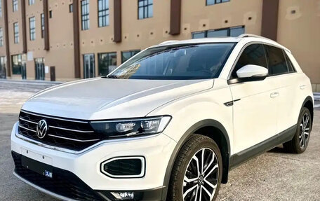 Volkswagen T-Roc I, 2021 год, 1 680 000 рублей, 1 фотография