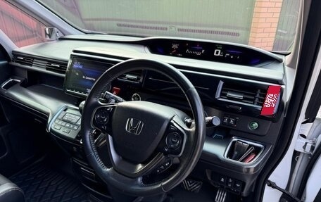 Honda Stepwgn IV, 2021 год, 1 970 000 рублей, 6 фотография
