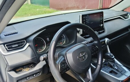 Toyota RAV4, 2021 год, 5 000 000 рублей, 4 фотография