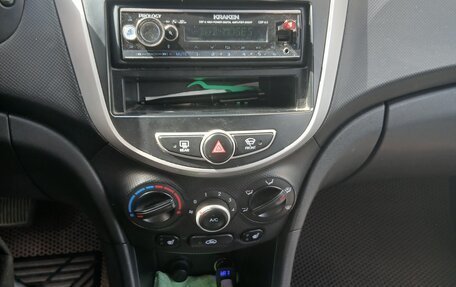 Hyundai Solaris II рестайлинг, 2011 год, 950 000 рублей, 15 фотография