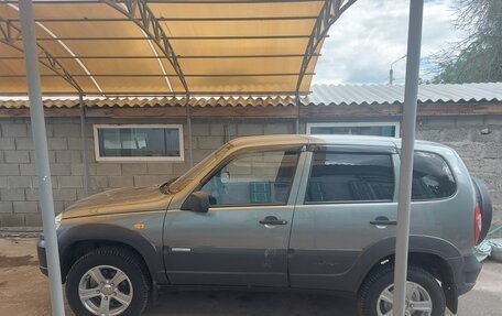 Chevrolet Niva I рестайлинг, 2010 год, 600 000 рублей, 4 фотография