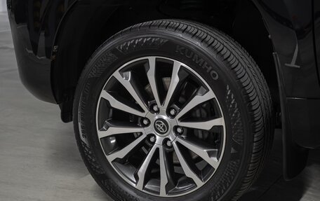 Toyota Land Cruiser Prado 150 рестайлинг 2, 2019 год, 5 050 000 рублей, 5 фотография