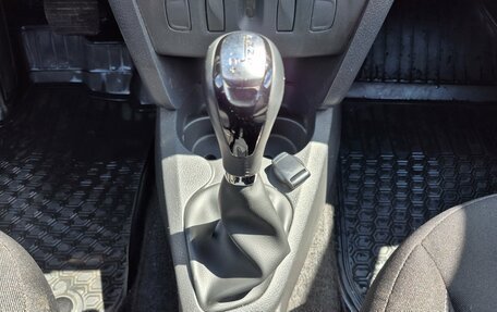 Renault Logan II, 2019 год, 1 200 000 рублей, 16 фотография