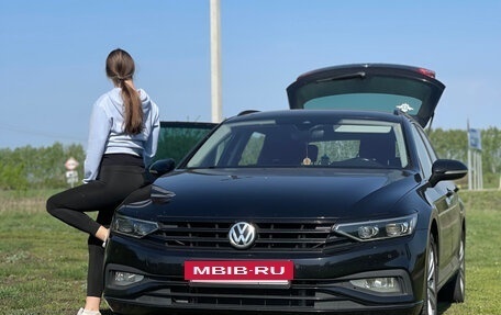 Volkswagen Passat B8 рестайлинг, 2019 год, 3 200 000 рублей, 2 фотография
