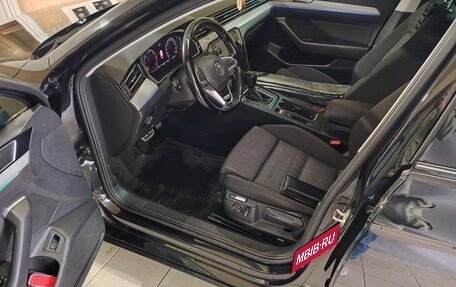 Volkswagen Passat B8 рестайлинг, 2019 год, 3 200 000 рублей, 25 фотография