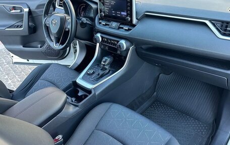 Toyota RAV4, 2020 год, 2 610 000 рублей, 7 фотография