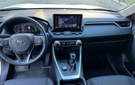 Toyota RAV4, 2020 год, 2 610 000 рублей, 6 фотография