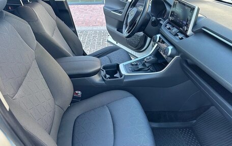 Toyota RAV4, 2020 год, 2 610 000 рублей, 9 фотография