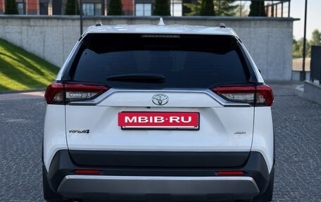 Toyota RAV4, 2020 год, 2 610 000 рублей, 4 фотография