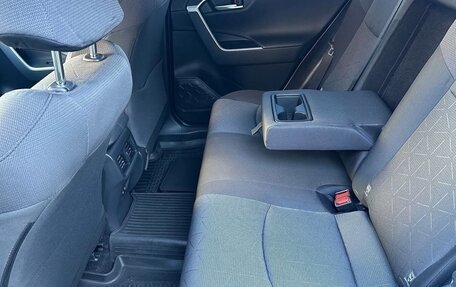 Toyota RAV4, 2020 год, 2 610 000 рублей, 10 фотография