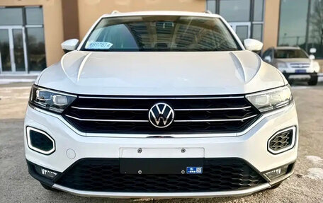 Volkswagen T-Roc I, 2021 год, 1 680 000 рублей, 2 фотография