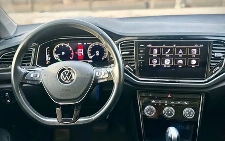 Volkswagen T-Roc I, 2021 год, 1 680 000 рублей, 14 фотография