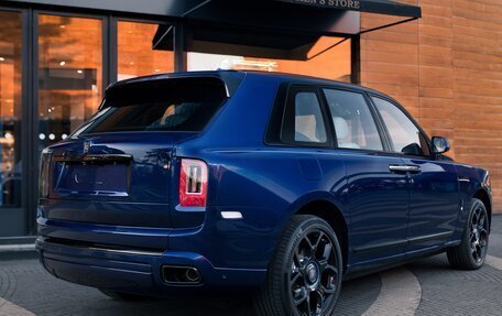 Rolls-Royce Cullinan, 2024 год, 64 000 000 рублей, 7 фотография