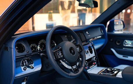 Rolls-Royce Cullinan, 2024 год, 64 000 000 рублей, 14 фотография