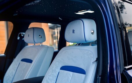 Rolls-Royce Cullinan, 2024 год, 64 000 000 рублей, 17 фотография