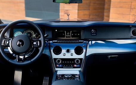 Rolls-Royce Cullinan, 2024 год, 64 000 000 рублей, 19 фотография