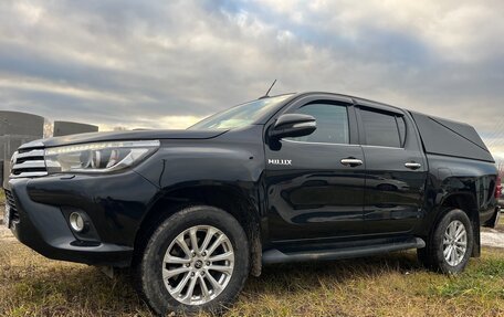 Toyota Hilux VIII, 2017 год, 3 370 000 рублей, 8 фотография