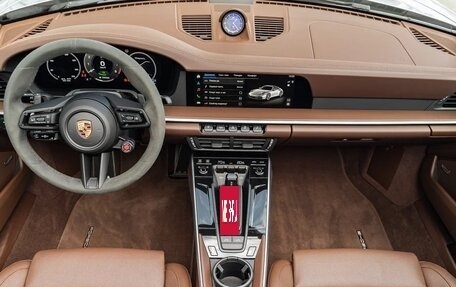 Porsche 911, 2025 год, 29 490 000 рублей, 25 фотография
