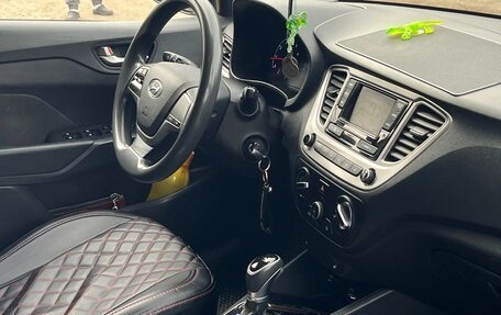 Hyundai Solaris II рестайлинг, 2019 год, 1 000 000 рублей, 5 фотография
