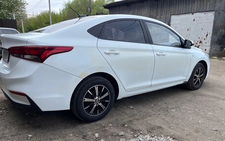 Hyundai Solaris II рестайлинг, 2019 год, 1 000 000 рублей, 4 фотография