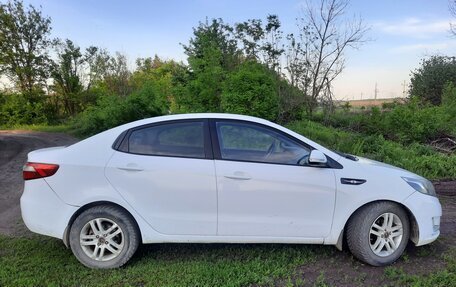 KIA Rio III рестайлинг, 2013 год, 600 000 рублей, 2 фотография