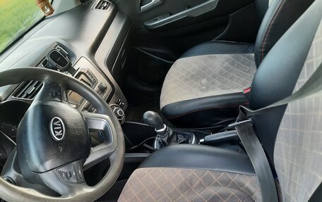 KIA Rio III рестайлинг, 2013 год, 600 000 рублей, 6 фотография