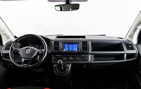 Volkswagen Caravelle T6 рестайлинг, 2016 год, 3 099 000 рублей, 11 фотография