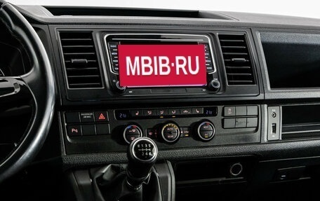 Volkswagen Caravelle T6 рестайлинг, 2016 год, 3 099 000 рублей, 13 фотография