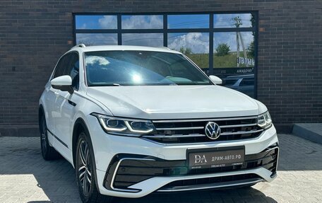 Volkswagen Tiguan II, 2020 год, 4 659 000 рублей, 6 фотография