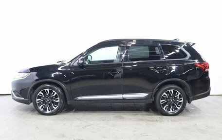 Mitsubishi Outlander III рестайлинг 3, 2022 год, 2 599 000 рублей, 8 фотография