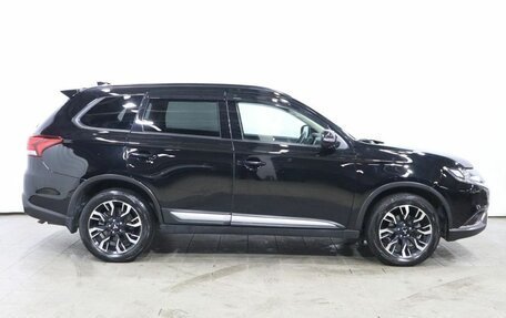 Mitsubishi Outlander III рестайлинг 3, 2022 год, 2 599 000 рублей, 7 фотография
