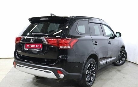 Mitsubishi Outlander III рестайлинг 3, 2022 год, 2 599 000 рублей, 4 фотография