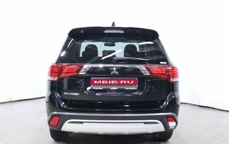Mitsubishi Outlander III рестайлинг 3, 2022 год, 2 599 000 рублей, 5 фотография
