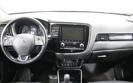 Mitsubishi Outlander III рестайлинг 3, 2022 год, 2 599 000 рублей, 12 фотография