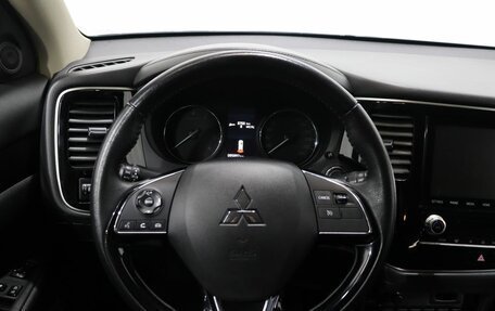 Mitsubishi Outlander III рестайлинг 3, 2022 год, 2 599 000 рублей, 13 фотография