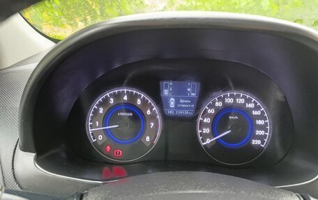 Hyundai Solaris II рестайлинг, 2014 год, 755 000 рублей, 2 фотография