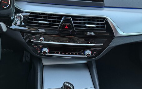 BMW 5 серия, 2017 год, 2 240 000 рублей, 10 фотография