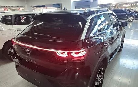 Volkswagen T-Roc I, 2023 год, 1 490 333 рублей, 7 фотография