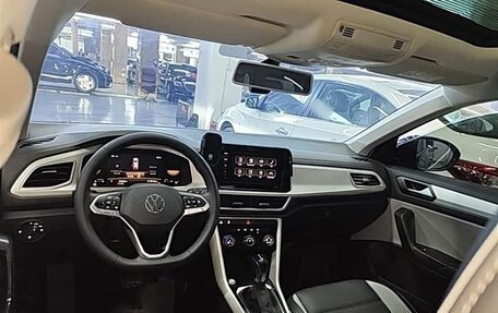 Volkswagen T-Roc I, 2023 год, 1 490 333 рублей, 8 фотография
