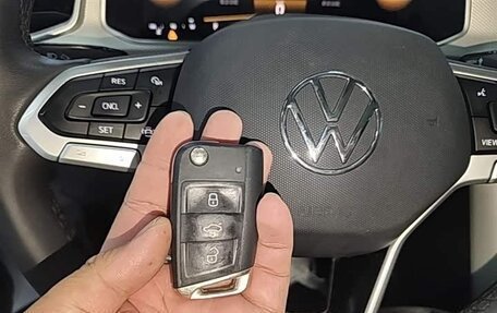 Volkswagen T-Roc I, 2023 год, 1 490 333 рублей, 21 фотография