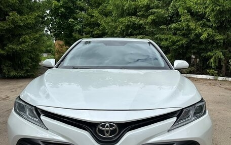 Toyota Camry, 2020 год, 1 890 000 рублей, 2 фотография